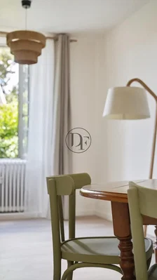 Salon; lumière naturelle, parquet
