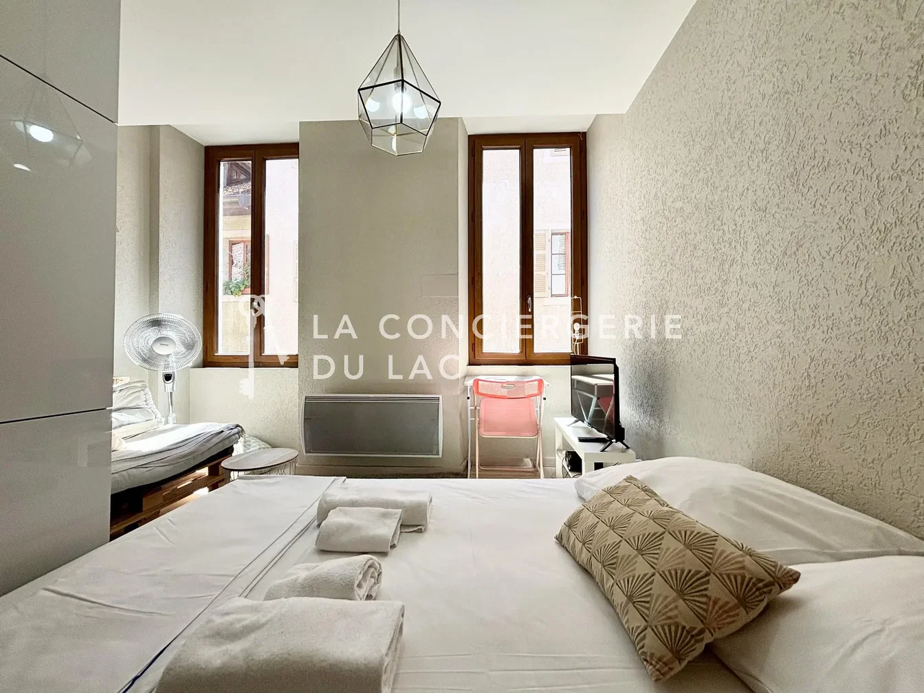 Schlafzimmer; tageslicht, moderner stil