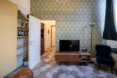 Wohnzimmer; fliesenboden, tageslicht