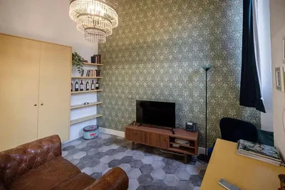 Wohnzimmer; rustikaler stil, holzbalken, fliesenboden, tageslicht