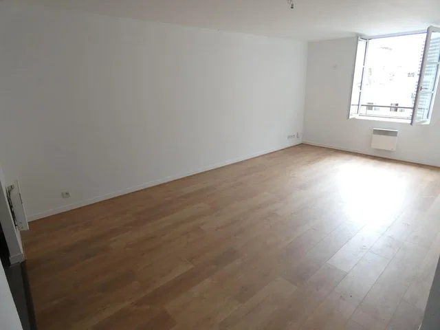 Otro; suelo de madera, luz natural
