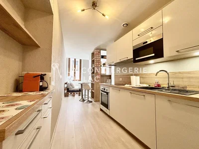 Küche; küchengeräte, tageslicht, renoviert, moderner stil