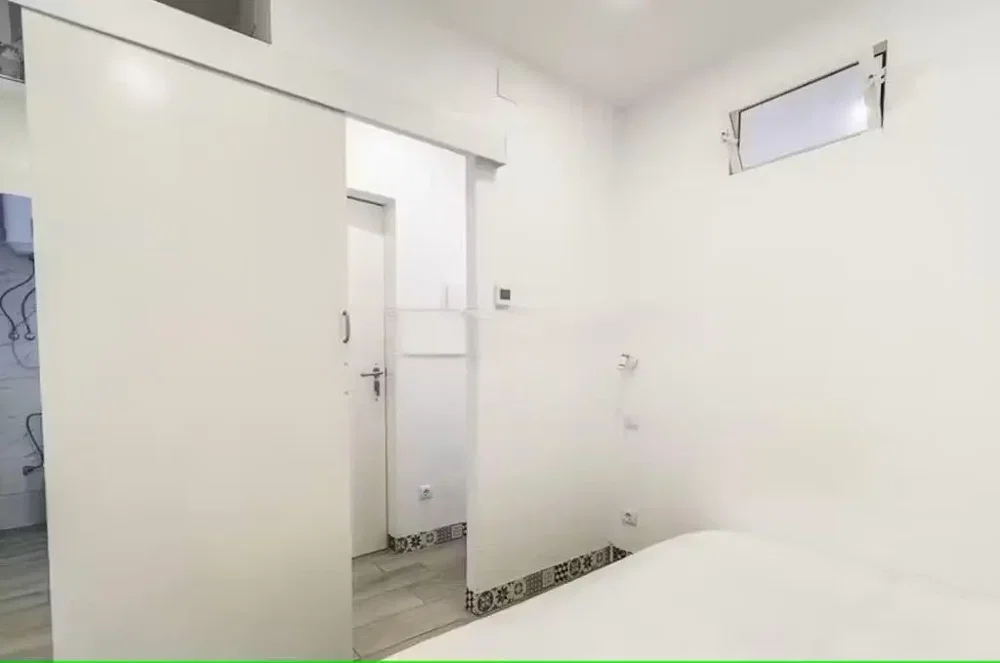 Schlafzimmer; tageslicht, renoviert