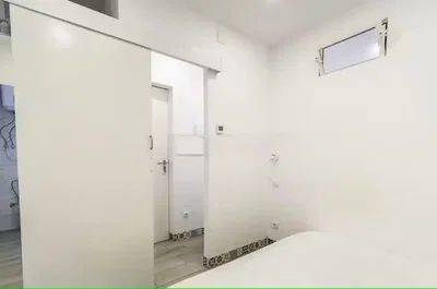 Schlafzimmer; tageslicht, renoviert