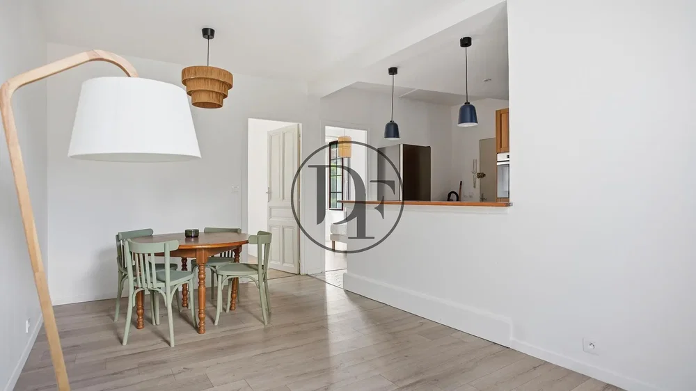 Salon; parquet, lumière naturelle