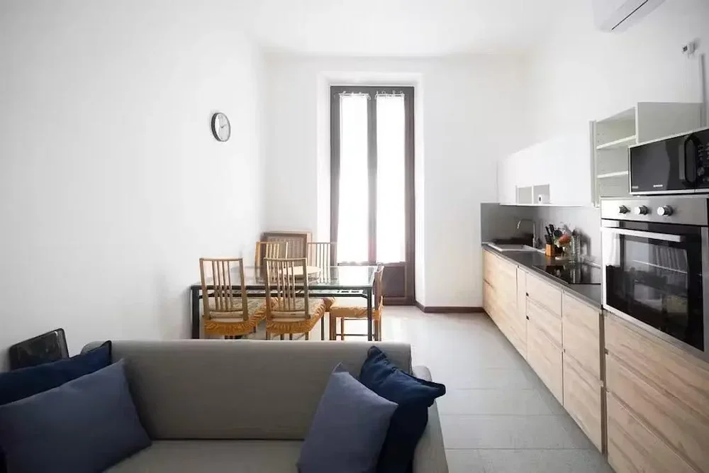 Soggiorno; elettrodomestici, luce naturale