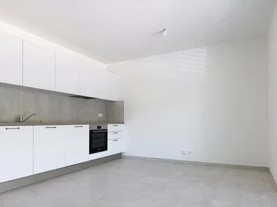 Küche; küchengeräte, fliesenboden, tageslicht, renoviert