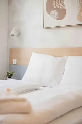 Bedroom; natural light, modern style