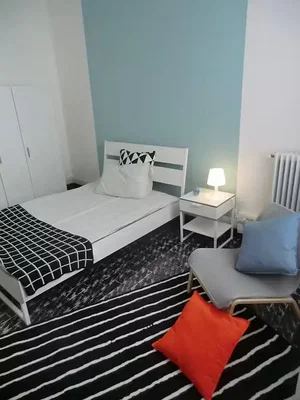 Schlafzimmer; tageslicht, holzboden