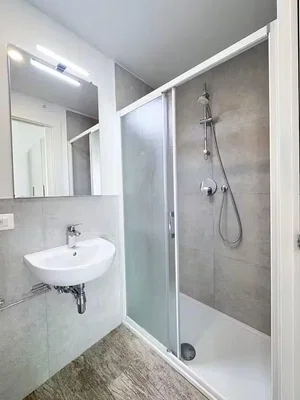 Badezimmer; fliesenboden, renoviert, tageslicht