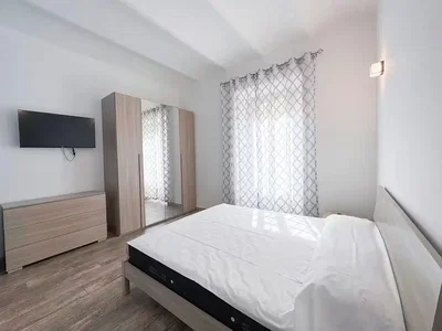 Schlafzimmer; holzboden, tageslicht