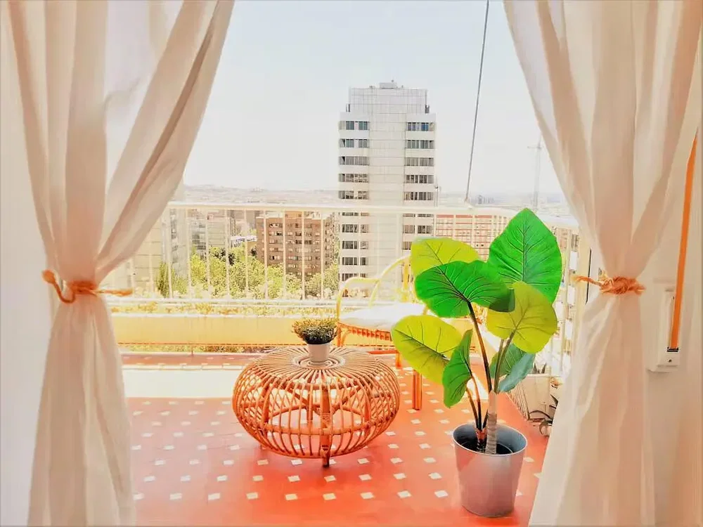 Balcon; vue, lumière naturelle
