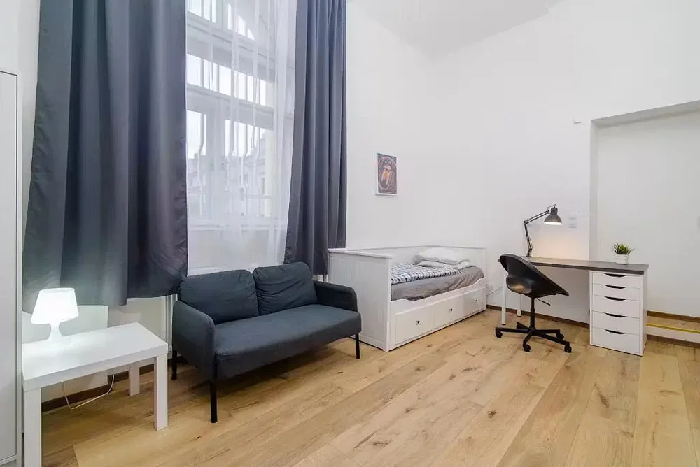 Chambre; parquet, lumière naturelle