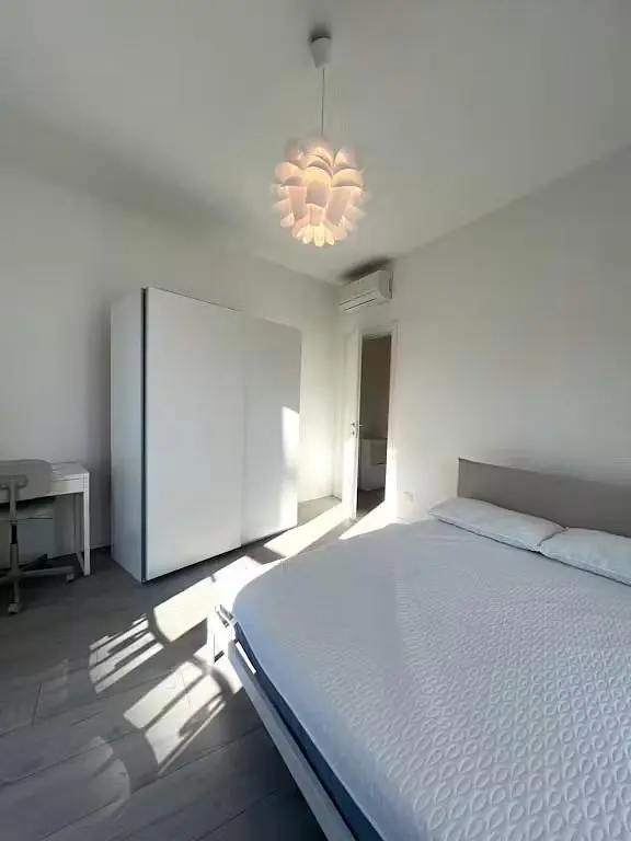 Chambre; lumière naturelle, parquet
