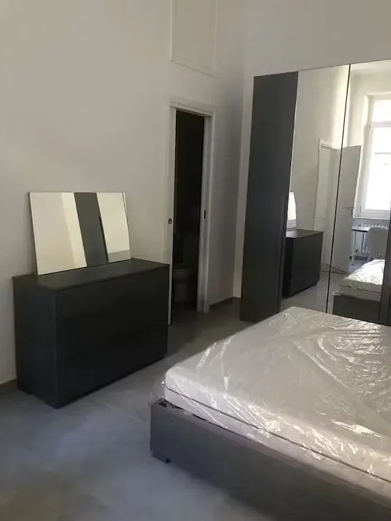 Chambre; carrelage, lumière naturelle
