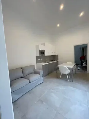 Salon; électroménager, carrelage, lumière naturelle