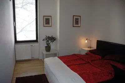 Chambre; lumière naturelle, parquet