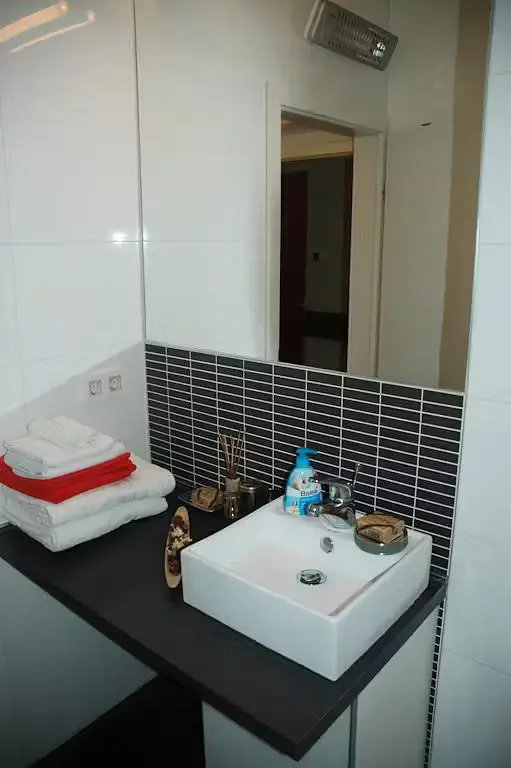 Toilettes; carrelage, rénové