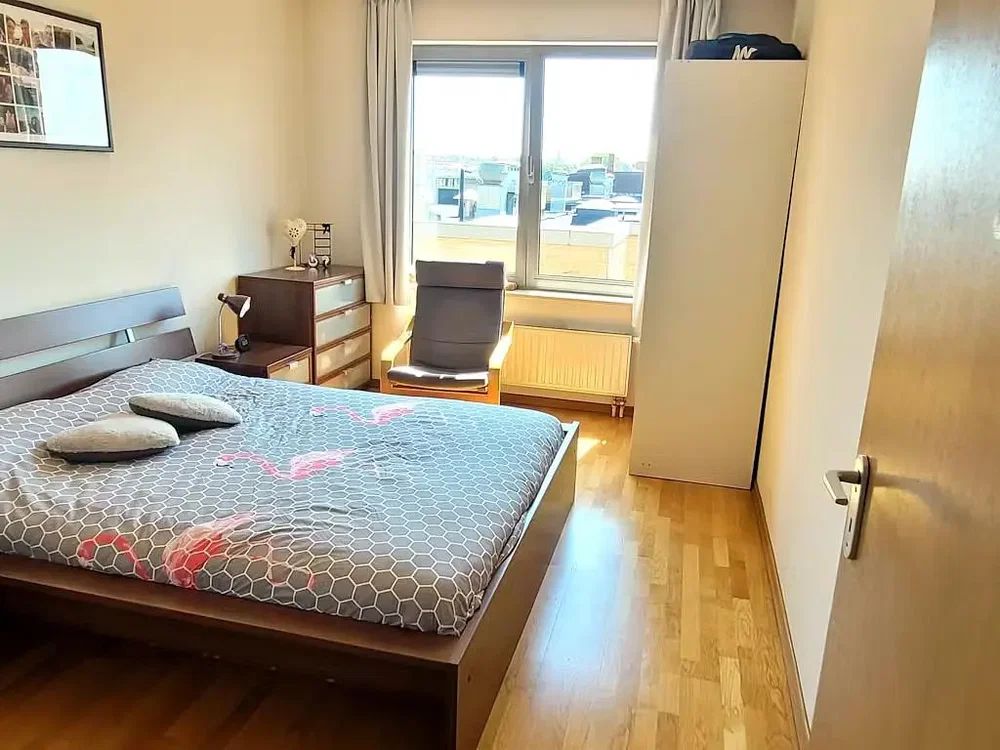 Camera da letto; pavimento in legno, luce naturale