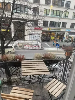 Балкон; гледка, дървен под