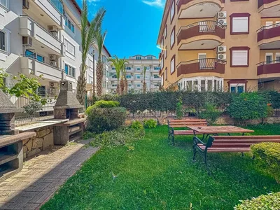 Maison et environs; lumière naturelle, vue