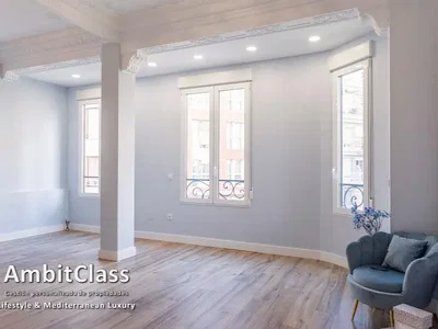 Living room; natural light, wood floor, high ceiling