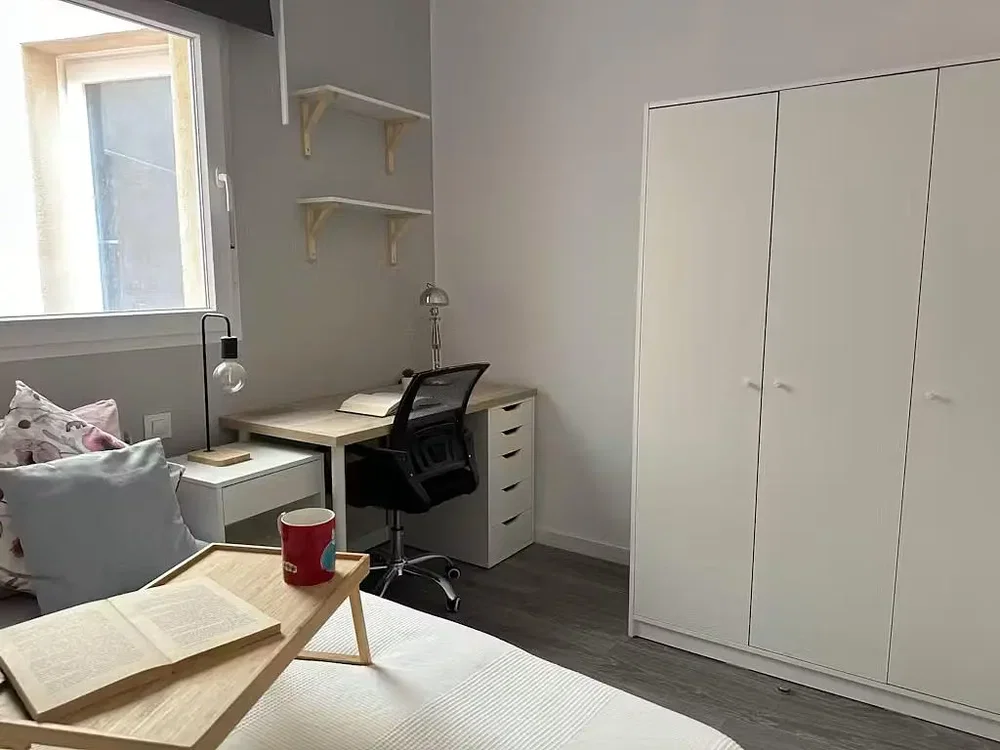 Bedroom; natural light, wood floor, modern style