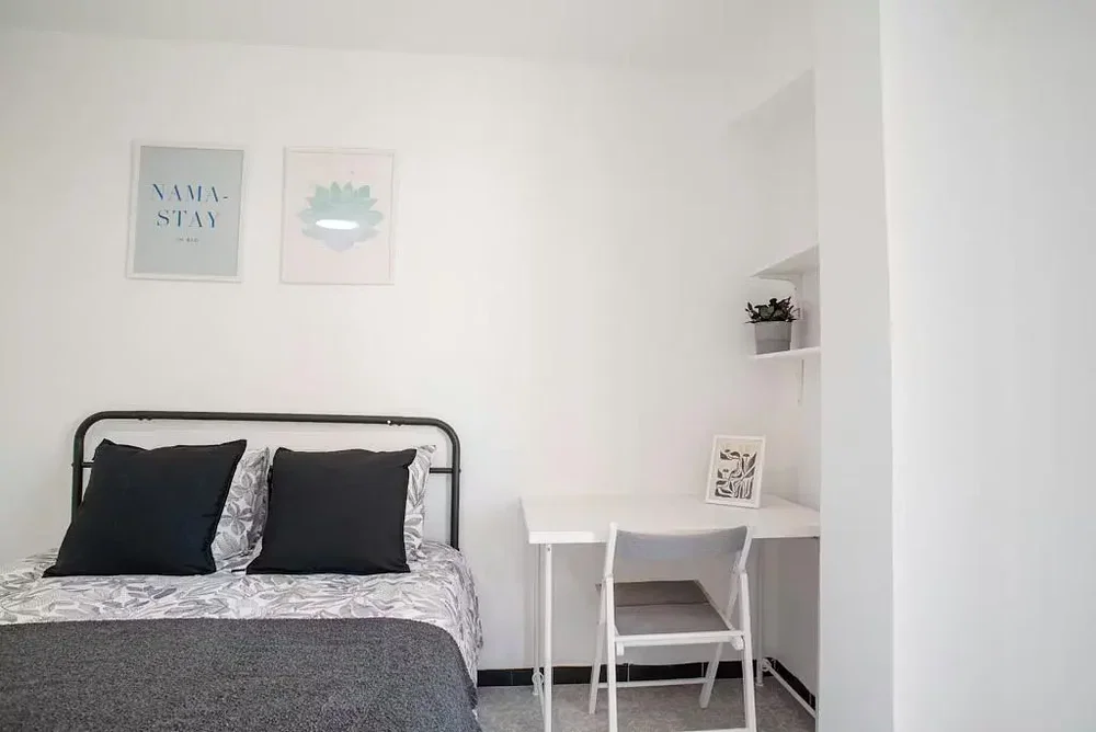 Camera da letto; luce naturale, stile moderno