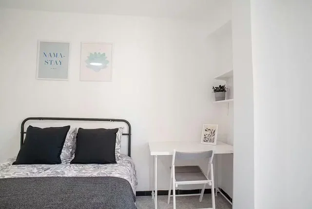 Camera da letto; luce naturale, stile moderno
