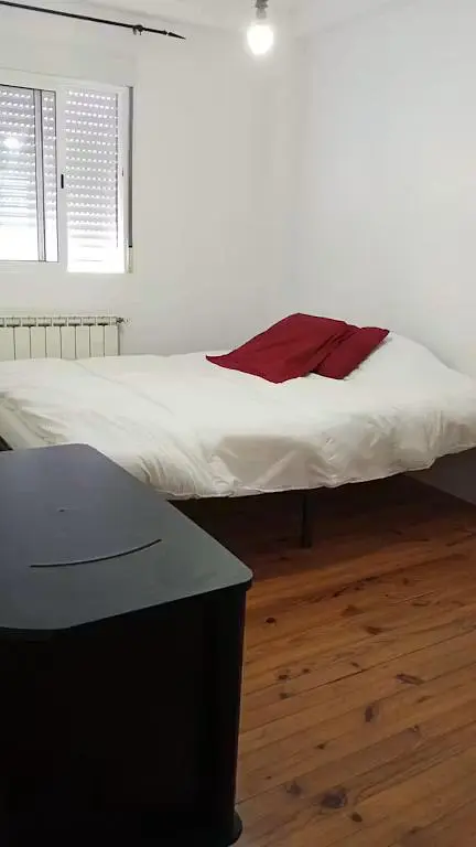 Camera da letto; pavimento in legno, luce naturale