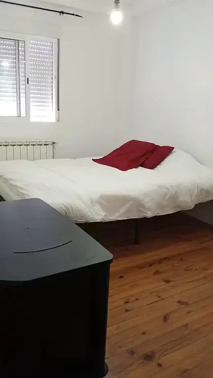 Camera da letto; pavimento in legno, luce naturale