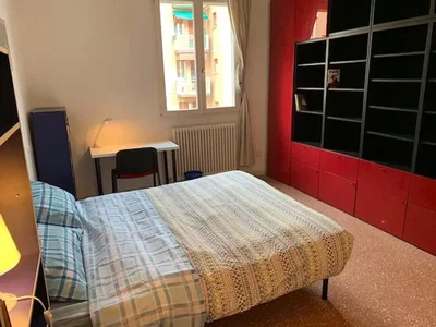 Camera da letto; luce naturale, pavimento in legno