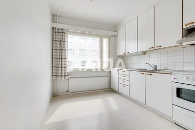 Cuisine; électroménager, lumière naturelle, carrelage