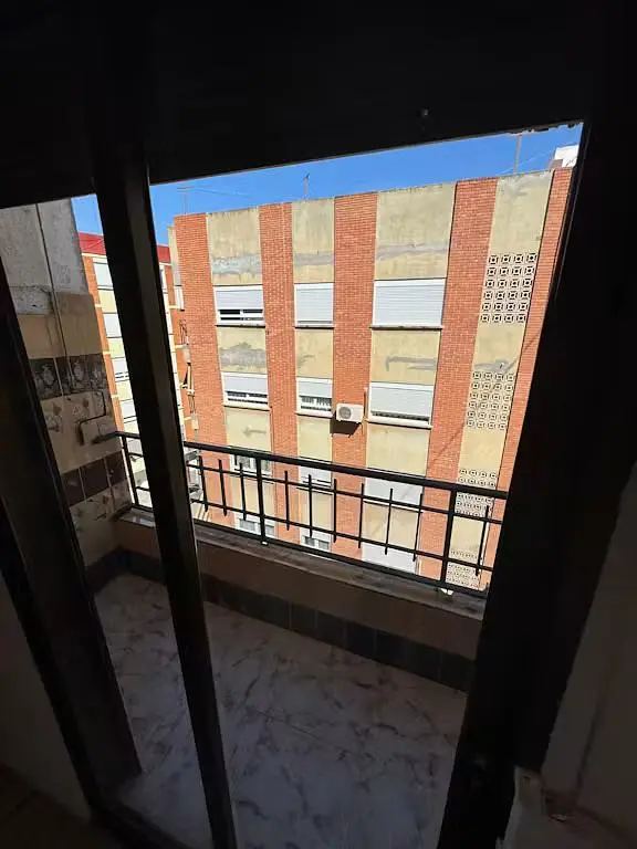 Balkon; pločice, prirodno svjetlo