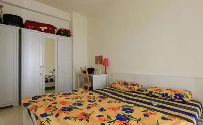 Ložnice; dřevěná podlaha