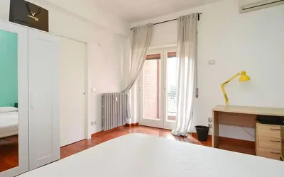 Schlafzimmer; holzboden, tageslicht