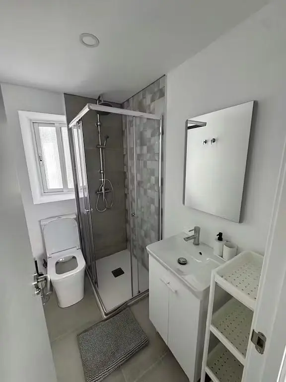 Badezimmer; tageslicht, fliesenboden