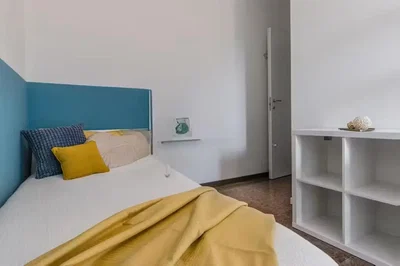 Bedroom; natural light, modern style