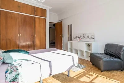 Chambre; parquet, lumière naturelle