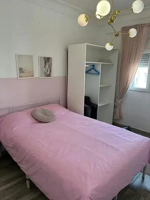 Schlafzimmer; holzboden, tageslicht