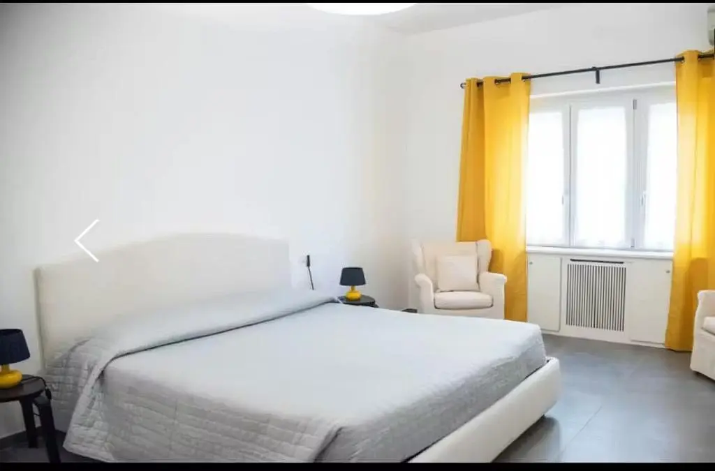 Slaapkamer; natuurlijk licht, houten vloer