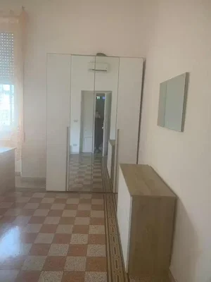 Chamber; tile floor