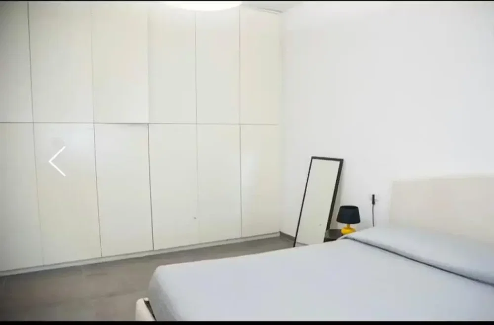 Slaapkamer; natuurlijk licht, houten vloer