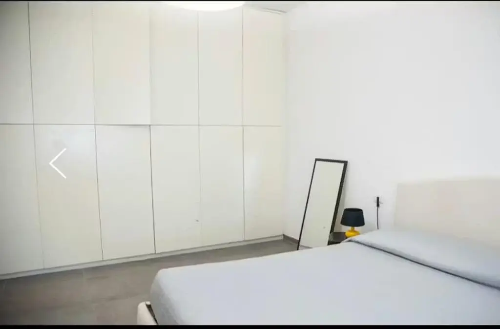 Slaapkamer; natuurlijk licht, houten vloer