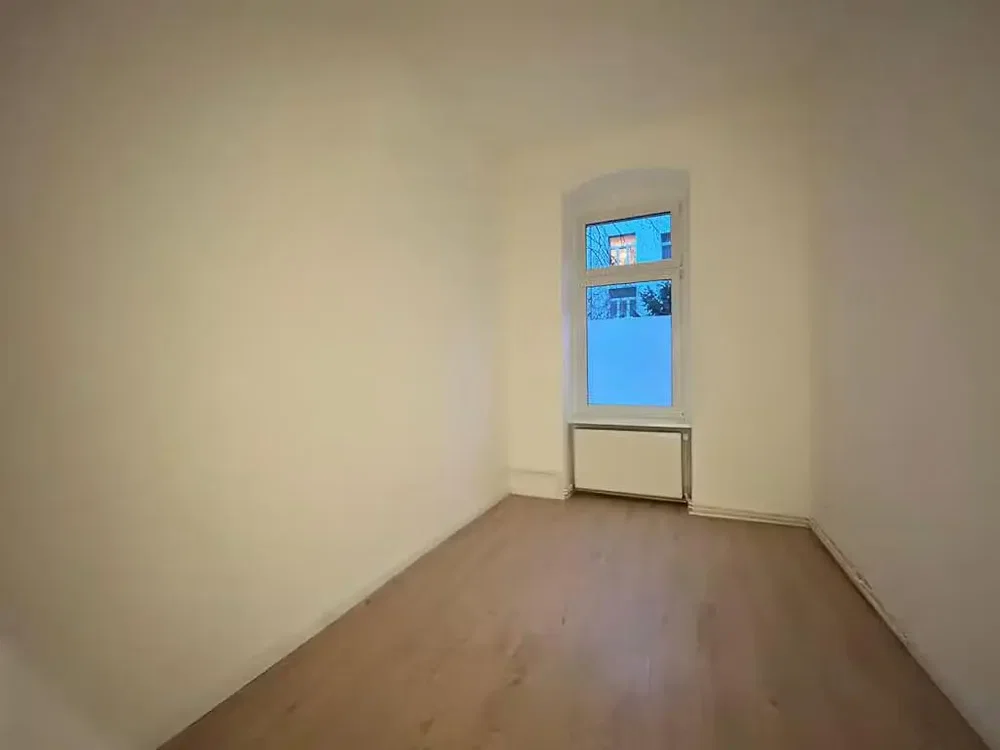 Bedroom; wood floor, natural light
