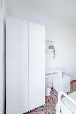 Spálňa; prirodzené svetlo, dlažba