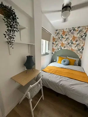 Schlafzimmer; tageslicht, holzboden