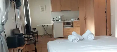 Bedroom; kitchen appliances, natural light