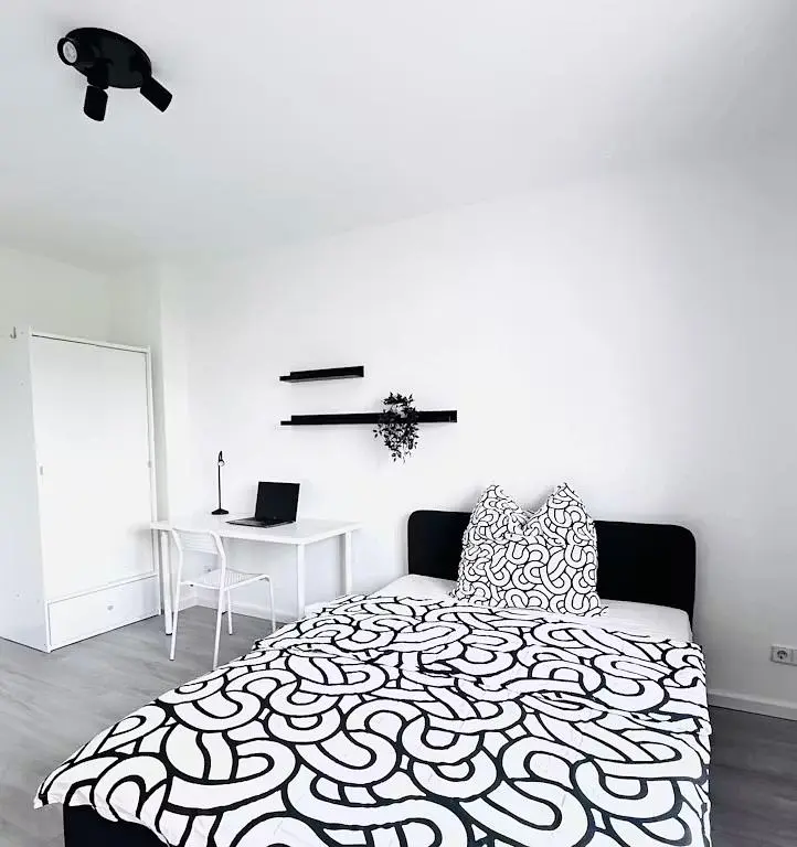 Spavaća soba; prirodno svjetlo, pločice