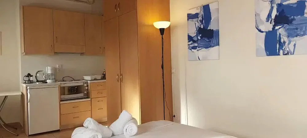 Bedroom; kitchen appliances, natural light